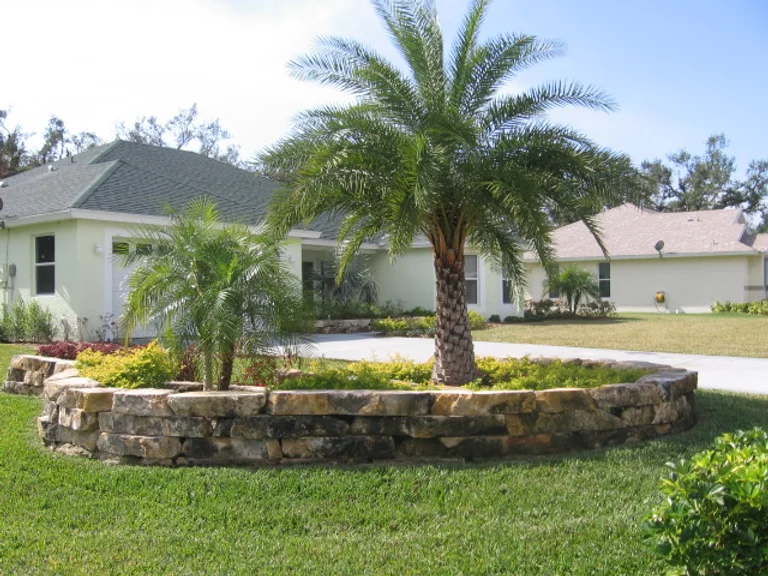 4" CALLIDA STONE RETAINING WALL