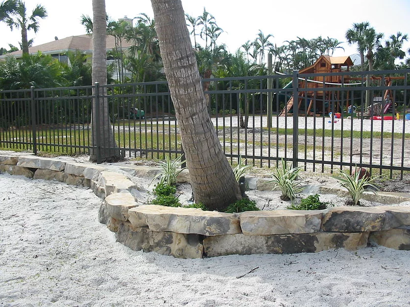 6" CALLIDA STONE RETAINING WALL